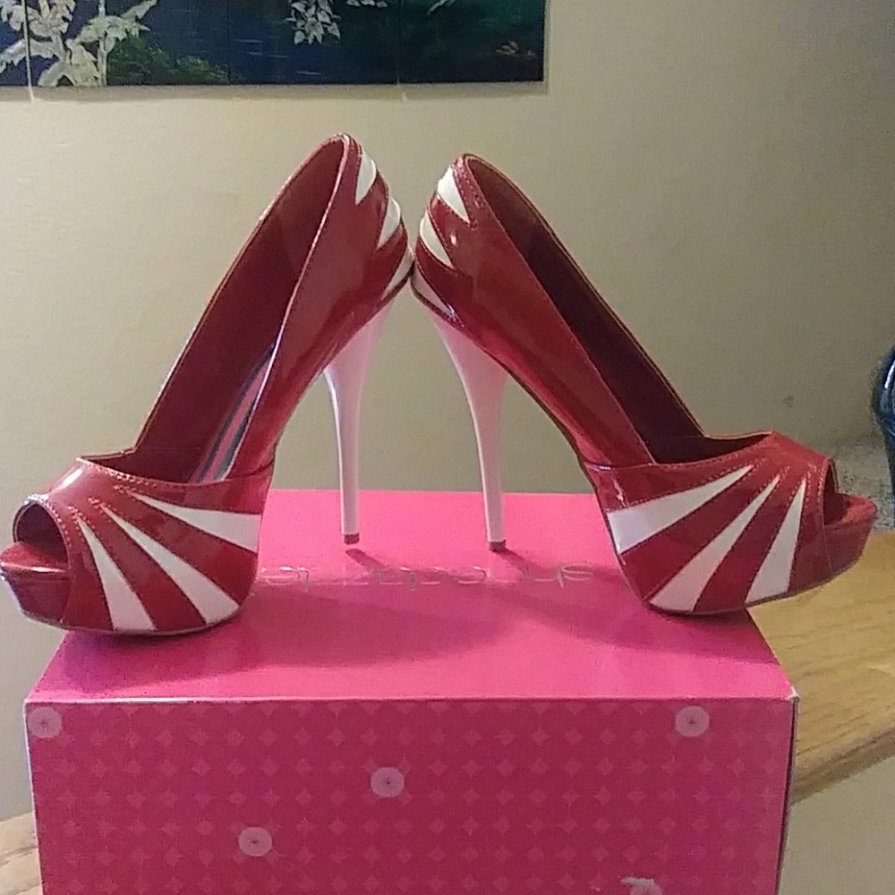 Shoe dazzle red & white platform heels
